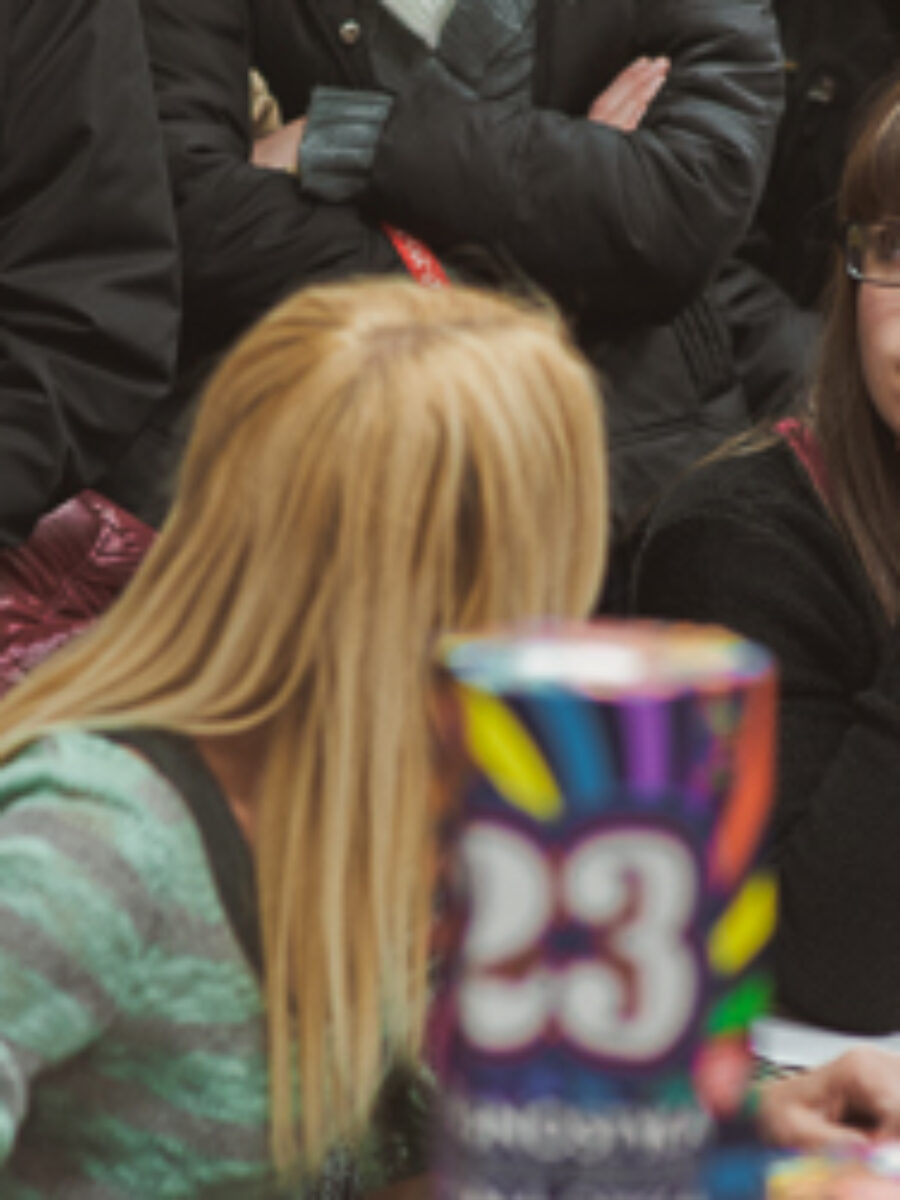 Charlie Hebdo kwestuje