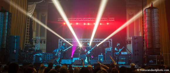 iewiarygodnie energetyczny, bogaty muzycznie, ale też poetycki. Taki był koncert Myslovitz w Portage Theater.