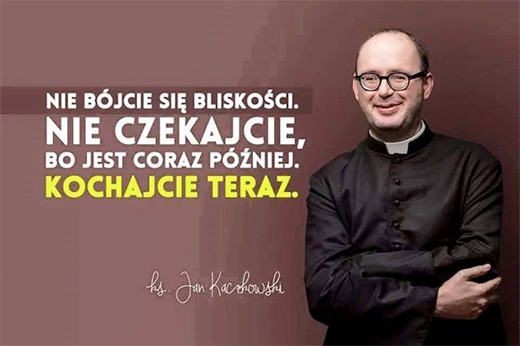 Słońce o północy - mem ze słowami ks. Kaczkowskiego