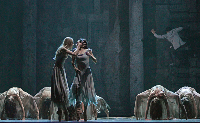 Stina Quagebeur and Tamara Rojo in Akram Khan’s Giselle © Dave Morgan