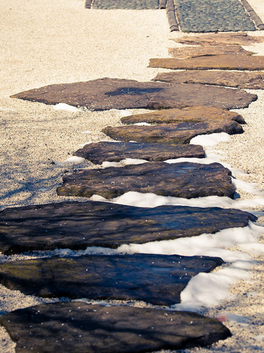 chlopak z glowa pelna watpliwosci