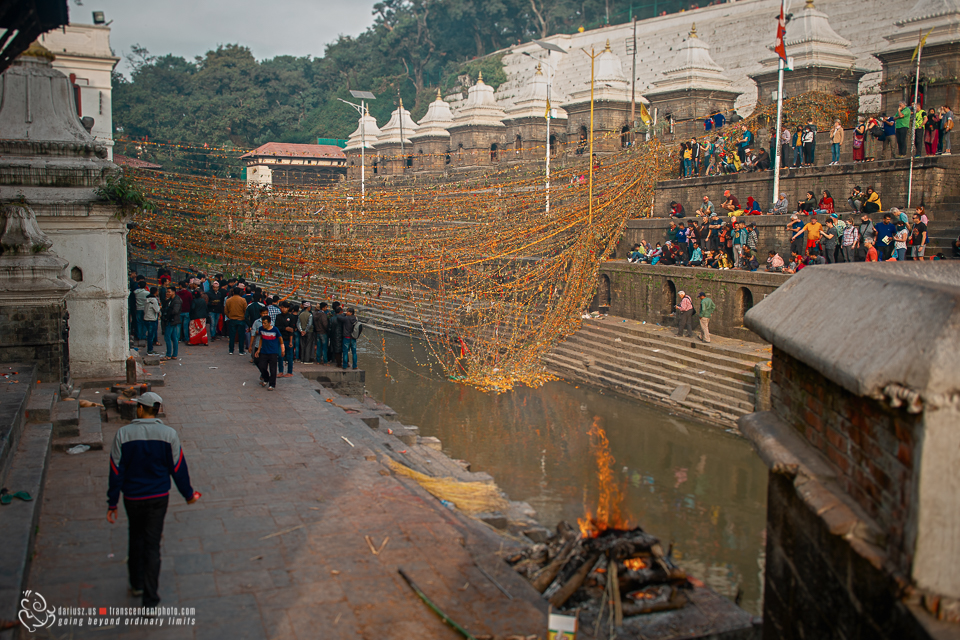 Pashupatinath Temple umieranie po drugiej stronie rzeki