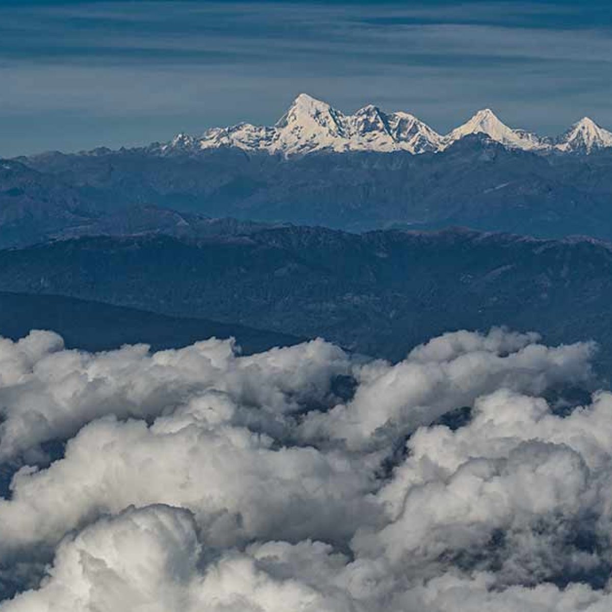 Widok z okna samolotu po wylocie z Nepalu