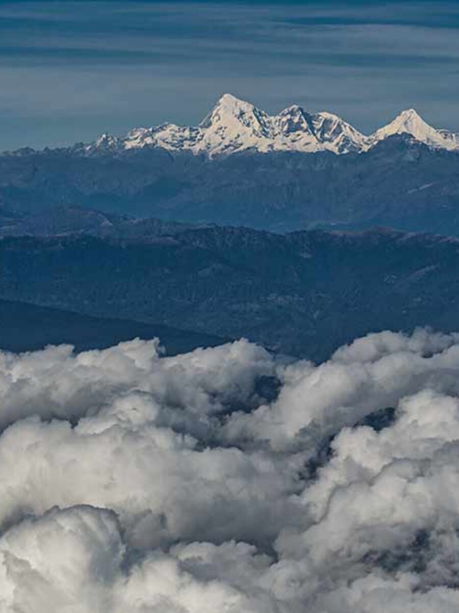 Widok z okna samolotu po wylocie z Nepalu