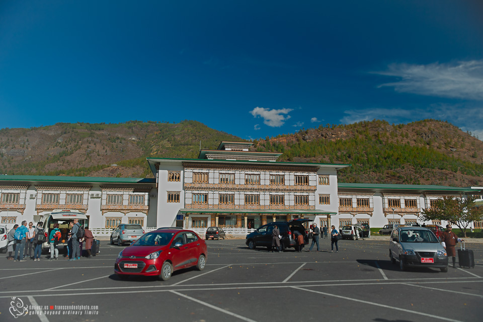 Bhutan parking przy lotnisku