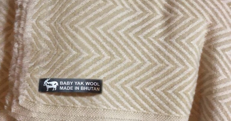Wełniany szal z yak wool wykonany w Bhutanie