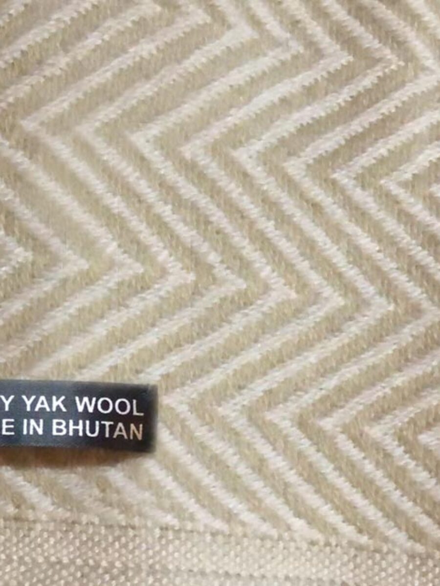Wełniany szal z yak wool wykonany w Bhutanie