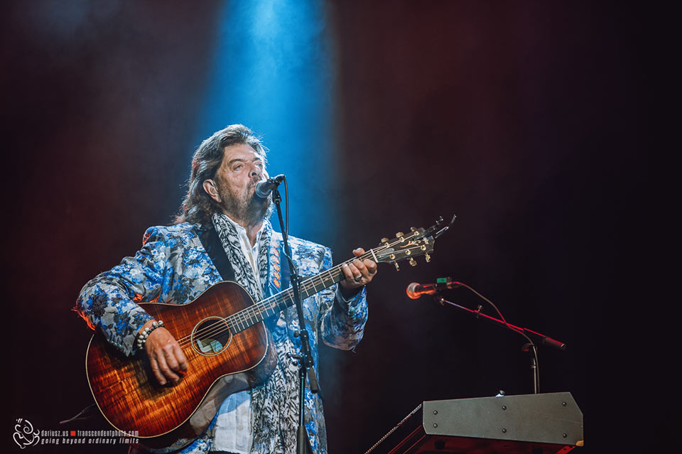 Alan Parsons z gitarą podczas koncertu