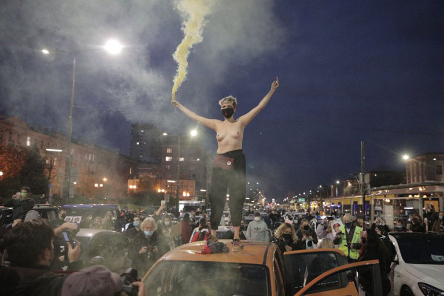 Karolina Micula podczas protestu kobiet