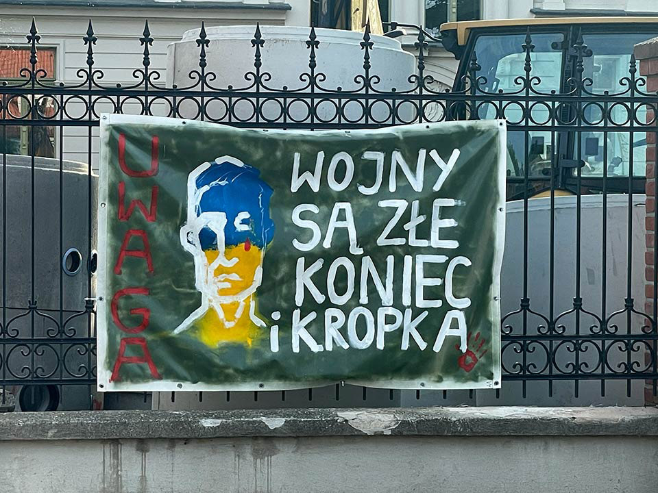 Wojny są złe. Kropka