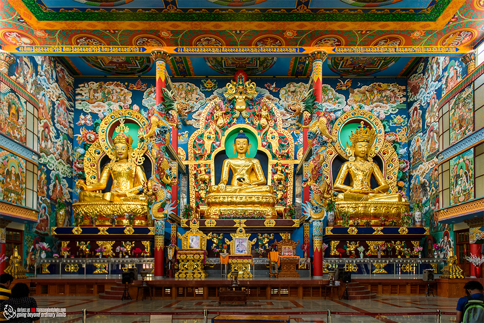 Indie, Namdroling Monastery Golden Temple