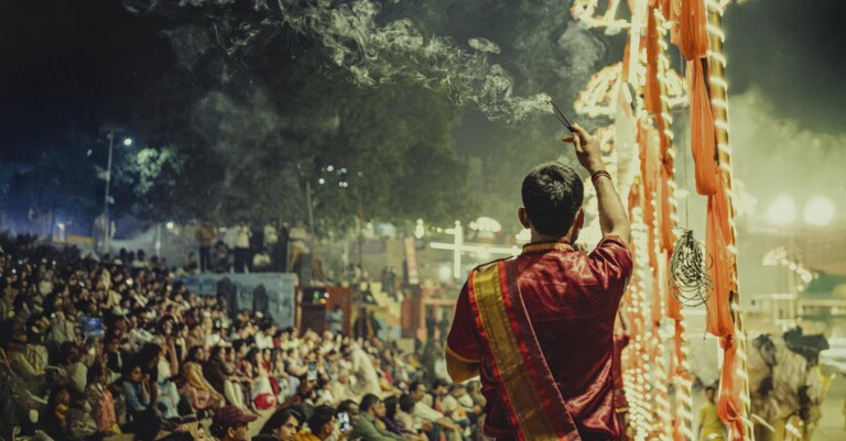 Rozpoczęcie uroczystości Ganga aarti