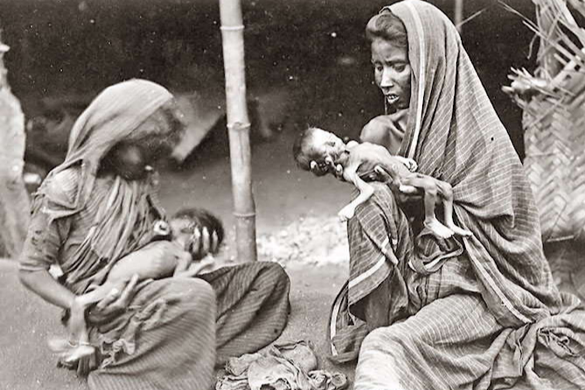 Two emaciated women hold starving babies during famine. (photo: SNS)
