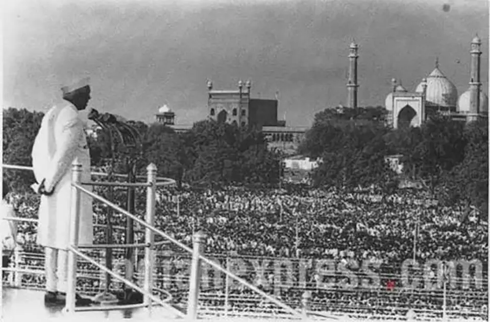 Jawaharlal Nehru speaking to a massive crowd at the Red Fort.